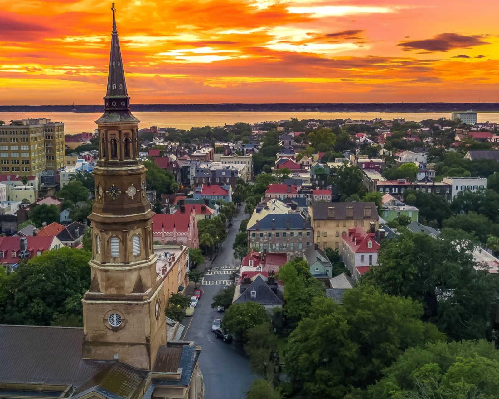 The Advantages of Living in Charleston’s Suburbs